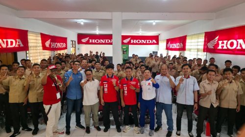 Astra Honda Dream Cup 2026 Sambangi SMKN 4 Tasik, Pembalap AHRT Berbagi Inspirasi
