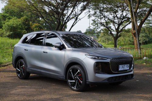 Interior Lepas L8 PHEV Terasa Mewah, Meskipun Ada yang Mirip Mobil Ini