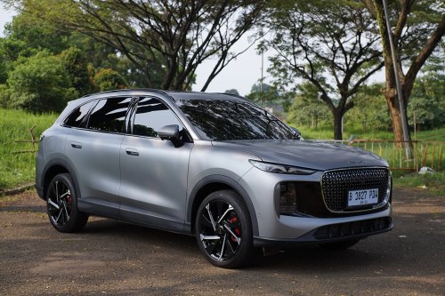 Interior Lepas L8 PHEV Terasa Mewah, Meskipun Ada yang Mirip Mobil Ini