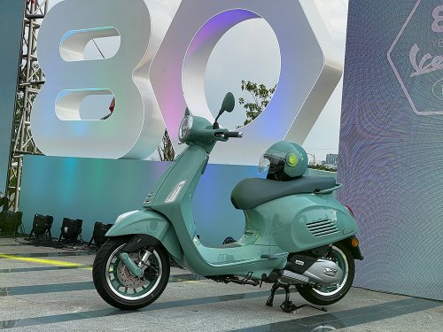 Intip Detail dan Fitur Vespa Primavera dan Sprint 80th Anniversary