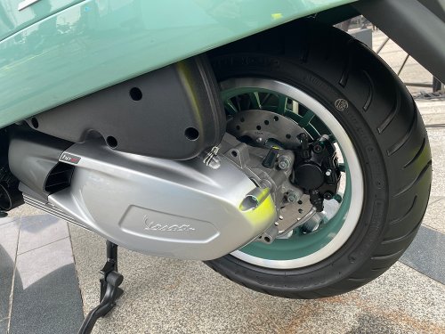 Vespa GTS Limited 80th Anniversary Versi Indonesia Pakai Mesin 250 cc, Berapa Harganya?