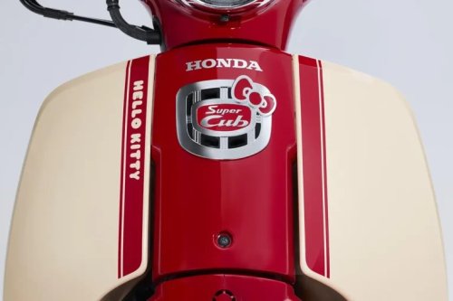 Honda Bikin Kejutan, Super Cub Tampil Imut Dengan Edisi Spesial Hello Kitty