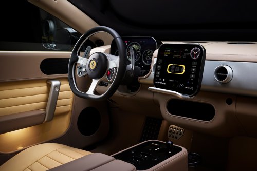 Ferrari, Mengintip Masuk Ferrari Luce, Kabin Minimalis Tapi Fiturnya Banyak