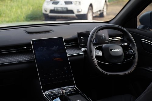 Interior Lepas L8 PHEV Terasa Mewah, Meskipun Ada yang Mirip Mobil Ini