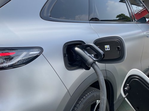 Pengalaman Ngecas Lepas L8 PHEV, Habis Colok Langsung Ready Lagi
