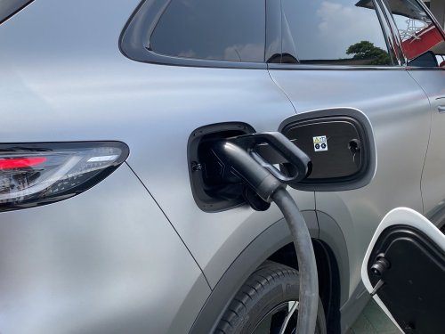 Pengalaman Ngecas Lepas L8 PHEV, Habis Colok Langsung Ready Lagi