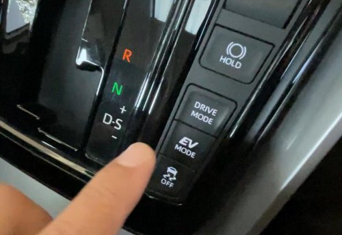 Toyota, Toyota Kijang Innova Zenix, Toyota Innova, Cara Pakai Mode Berjalan Tanpa Bensin di Toyota Kijang Innova Zenix