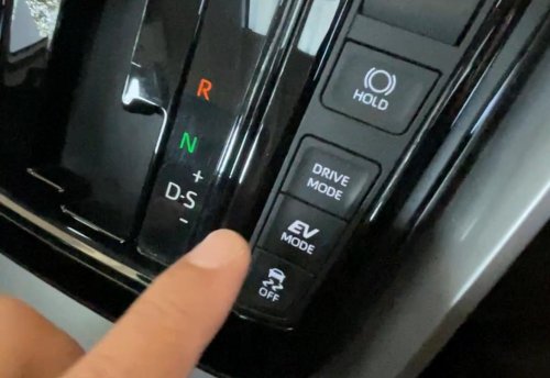 Toyota, Toyota Kijang Innova Zenix, Toyota Innova, Cara Pakai Mode Berjalan Tanpa Bensin di Toyota Kijang Innova Zenix