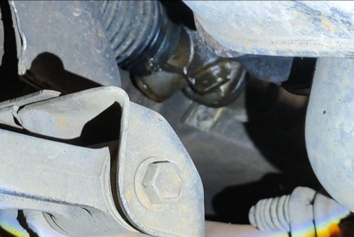 Ternyata ini Penyebab Oli Power Steering Bisa Rembes atau Bocor