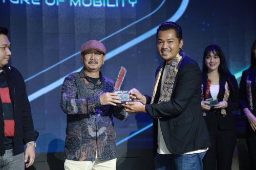 Terjangkau, Modern dan Relevan, Indomobil eMotor QT Jadi The Best Low Electric Skutik di Otomotif Award 2026