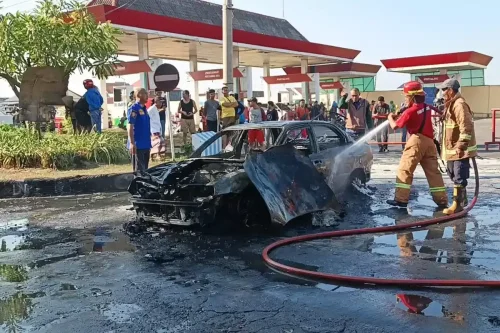 Suzuki Baleno Terbakar di SPBU Probolinggo Berbuntut Panjang, Ada Benda Tak Lazim di Kabin