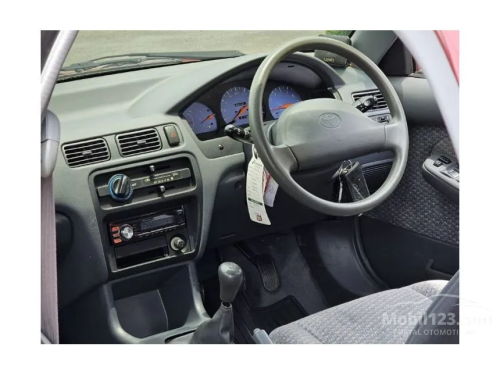 Cari Mobil Murah Tapi Bandel? Cek Pilihan Toyota Soluna Bekas Ini!