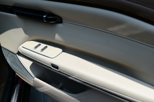 First Drive Hyptec HT: SUV Listrik Rp600 Jutaan dengan Kenyamanan Mobil Premium