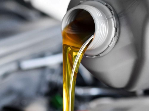 Serba-serbi Oli Mesin Motor 2 Tak: Fungsi, Jenis, dan Perawatannya