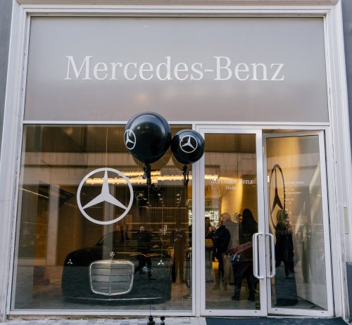 Mercedes-Benz, „Mercedes-Benz Studios“: – sollen Markenerlebnis in die Innenstädte bringen