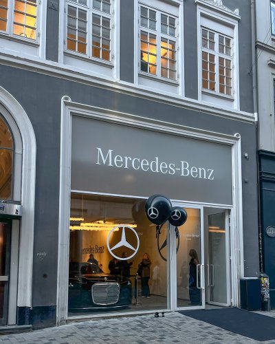 Mercedes-Benz, „Mercedes-Benz Studios“: – sollen Markenerlebnis in die Innenstädte bringen