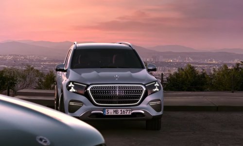 Mercedes GLS: Aufrecht stehender Stern nun auch beim SUV