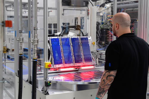 cellcentric bringt BZA375 auf den Markt – Brennstoffzelle für den Schwerlastverkehr