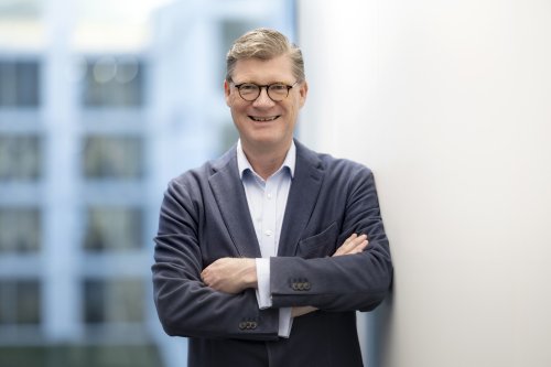 Daimler, Daimler Buses investiert 200 Millionen Euro in Service und E-Infrastruktur