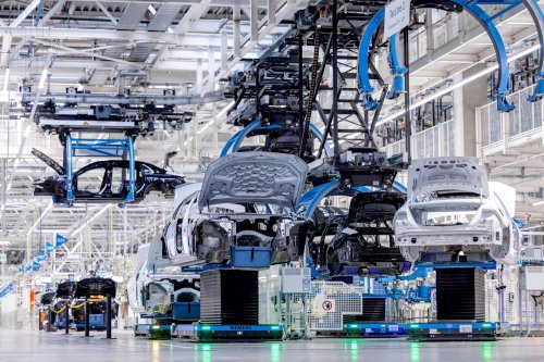 Mercedes fährt Produktion der S-Klasse in Sindelfingen wieder hoch