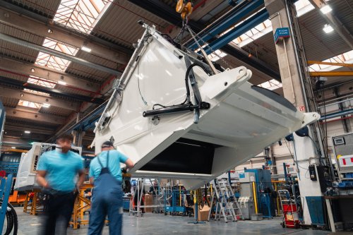 Mercedes-Benz, Kreislaufwirtschaft auf Rädern: Mercedes-Benz Trucks präsentiert den reECONIC