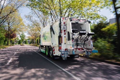 Mercedes-Benz, Kreislaufwirtschaft auf Rädern: Mercedes-Benz Trucks präsentiert den reECONIC