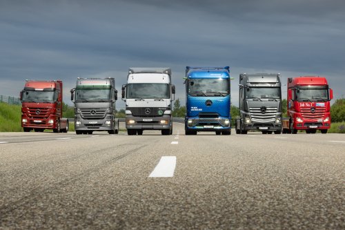 Mercedes-Benz, 30 Jahre Actros: Mercedes-Benz Trucks verbindet Tradition und Transformation