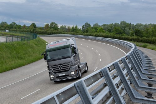 30 Jahre Actros: Mercedes-Benz Trucks verbindet Tradition und Transformation