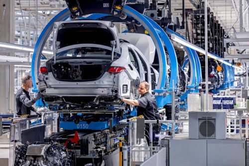 Mercedes-Benz, Mercedes-Benz bietet wieder Ferienjobs