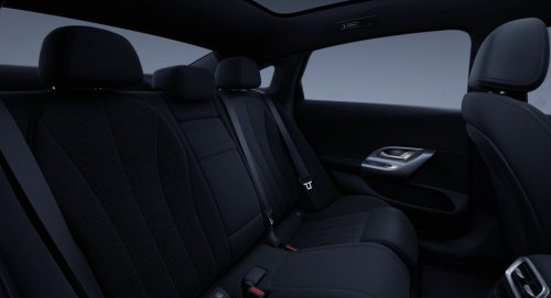 Blick auf die Serienausstattung des C 400 4MATIC elektrisch