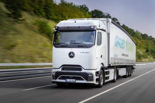 Reifenprobleme zwingt (e)-Actros in die Werkstatt