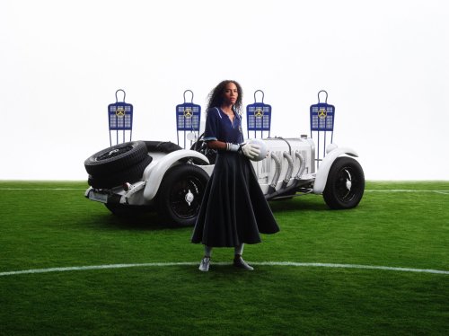 Mercedes-Benz, Mercedes-Benz spielt auf Fußball – und auf den Lifestyle-Markt