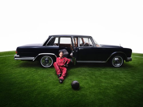 Mercedes-Benz, Mercedes-Benz spielt auf Fußball – und auf den Lifestyle-Markt