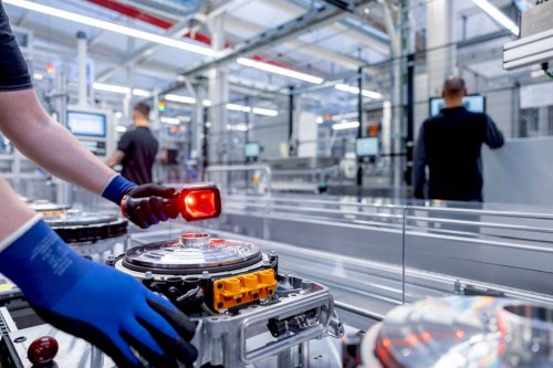 Mercedes-Benz startet Serienfertigung von Axial-Fluss-Motoren in Berlin