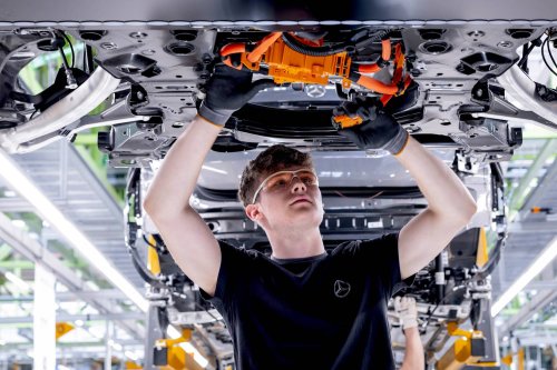 Mercedes prüft Verlagerung von Produktion und Verwaltung ins Ausland