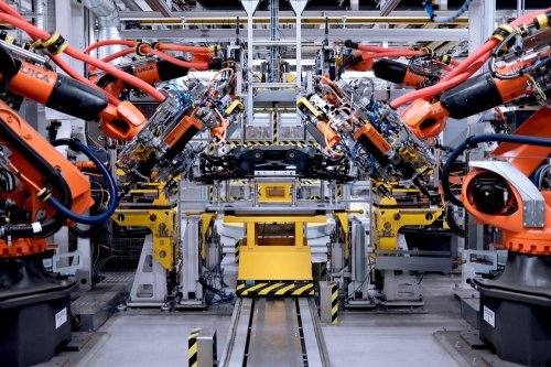 Mercedes prüft Verlagerung von Produktion und Verwaltung ins Ausland