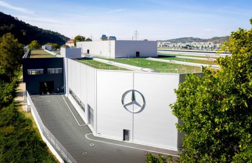 Mercedes, Mercedes prüft Verlagerung von Produktion und Verwaltung ins Ausland