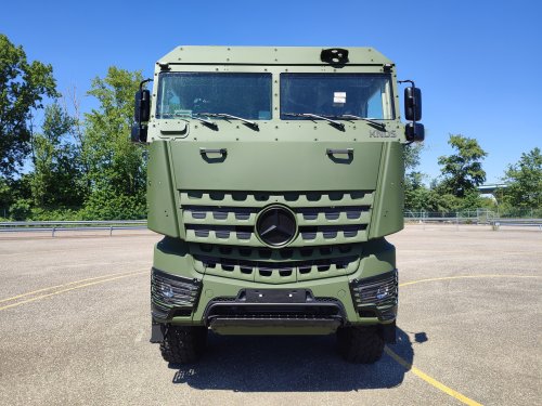 Daimler Truck strebt Milliardenumsatz im Defence-Segment an