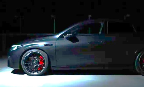 Mercedes-AMG teasert CLA 45 4MATIC+ EQ Modell an