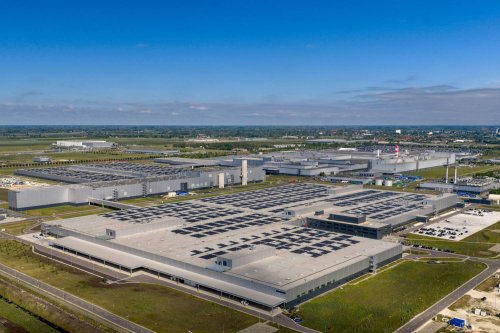 Mercedes, Mercedes baut Werk Kecskemét in Ungarn aus