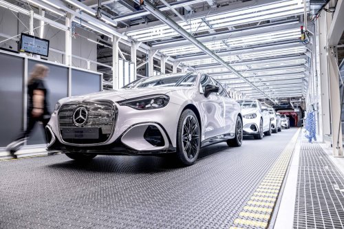 Mercedes, Mercedes baut Werk Kecskemét in Ungarn aus