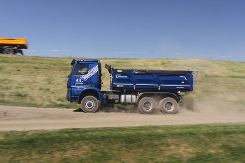 Mercedes-Benz Arocs 2653 mit Turbo-Retarder Kupplung punktet im Gelände