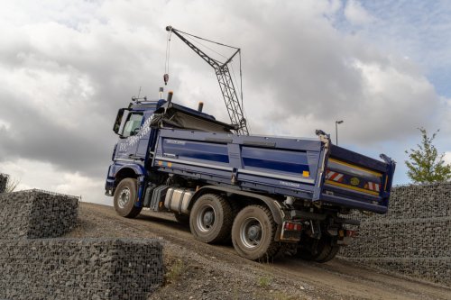 Mercedes-Benz Arocs 2653 mit Turbo-Retarder Kupplung punktet im Gelände