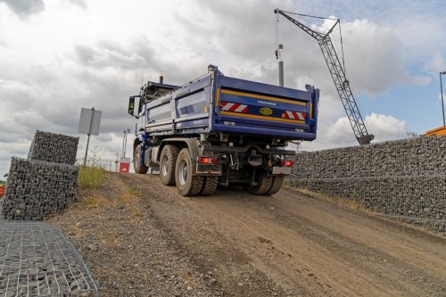 Mercedes-Benz Arocs 2653 mit Turbo-Retarder Kupplung punktet im Gelände