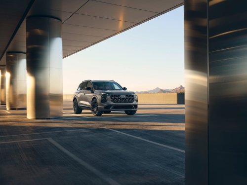 Audi's Newest Q7 Three-Row Luxury SUV Revealed with 591-HP V-8-Powered SQ7 Sibling