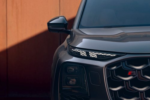 View Photos of the 2027 Audi SQ7