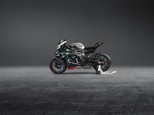 This New Limited-Edition BMW Motorcycle Celebrates the Famous Isle of Man TT Races