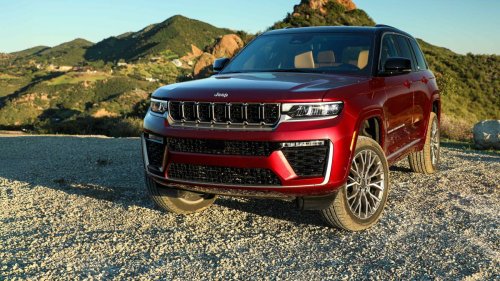 Forget About a HEMI V8 Jeep Grand Cherokee, It's Just Not Happening