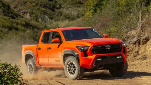 Nissan Could Bring Back The Manual Frontier If Buyers Show Up