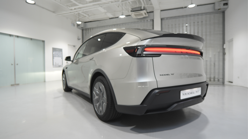 Tesla’s Six-Seat Model Y L Is Reportedly Coming To America This Fall